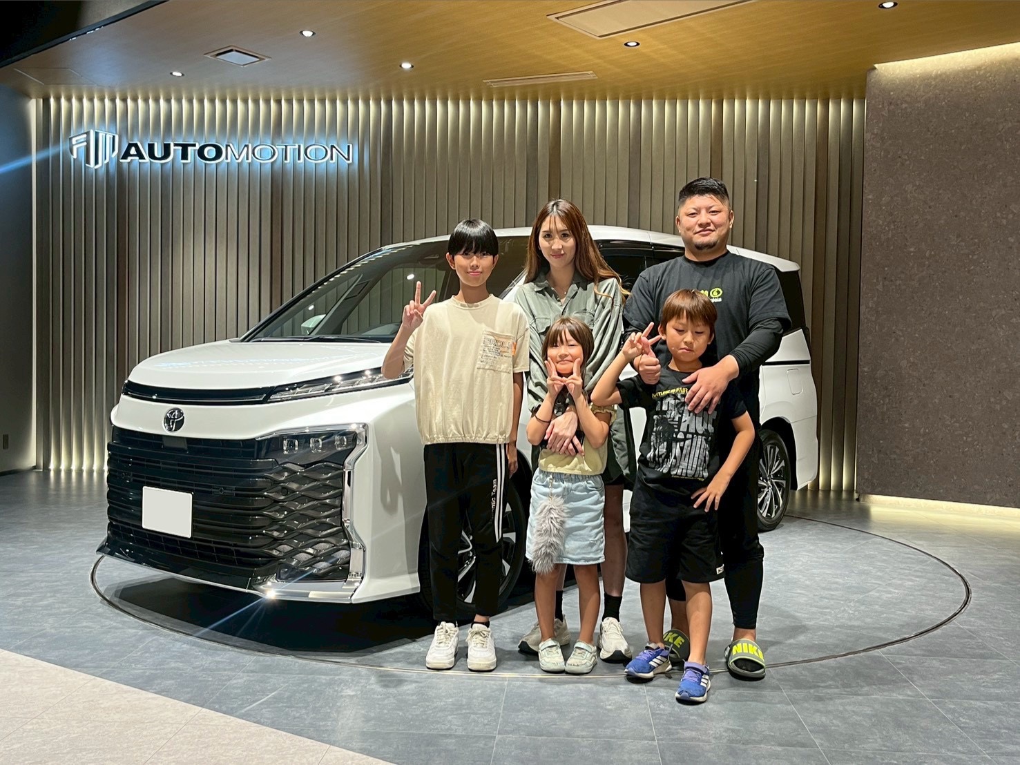 10月13日：ご納車 K様 新車ヴォクシー