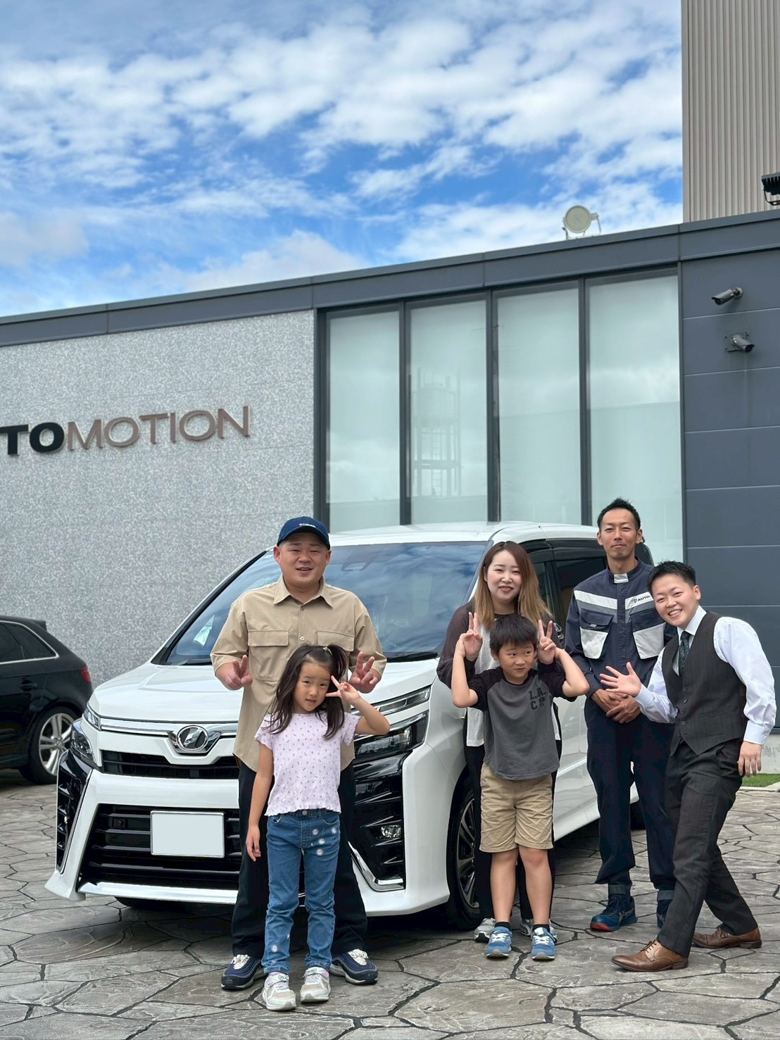 10月19日：ご納車 H様 ヴォクシー