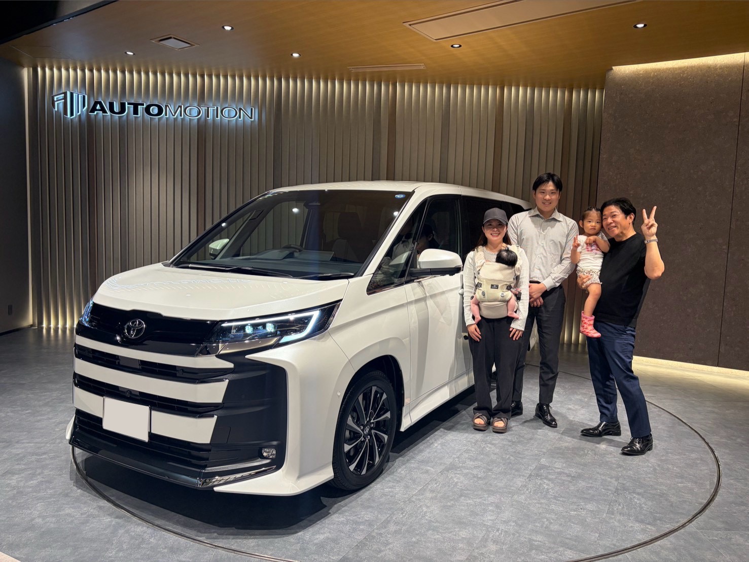 10月1日：ご納車 E様 新車ノア