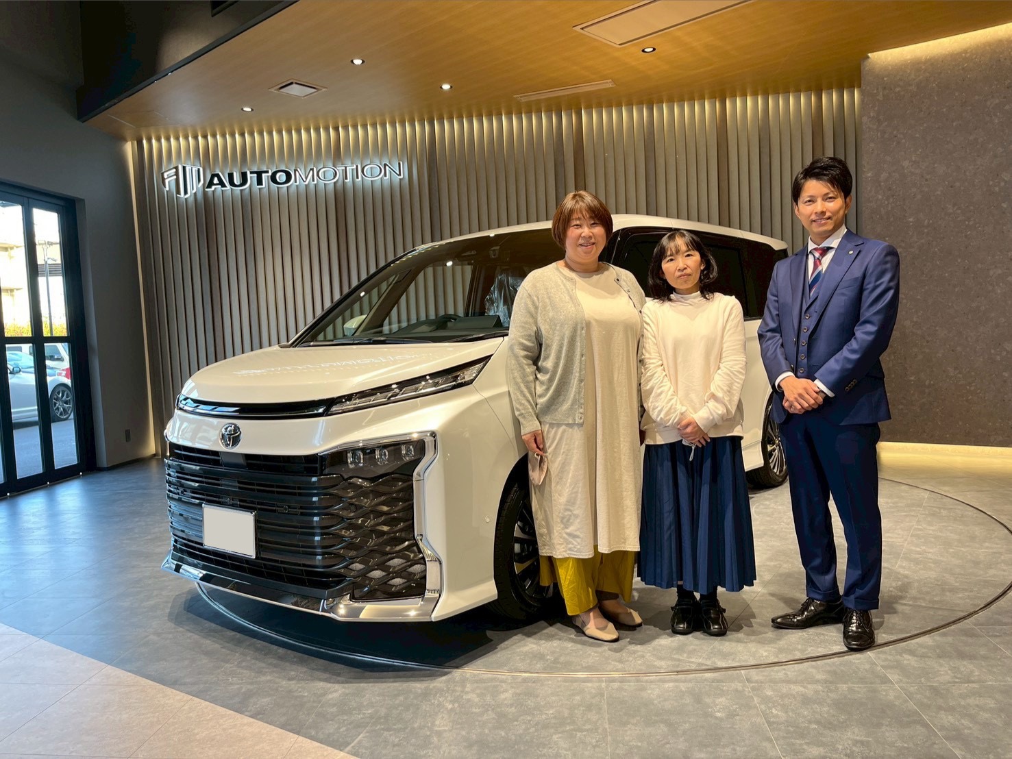 12月15日：ご納車 O様 新車ヴォクシー