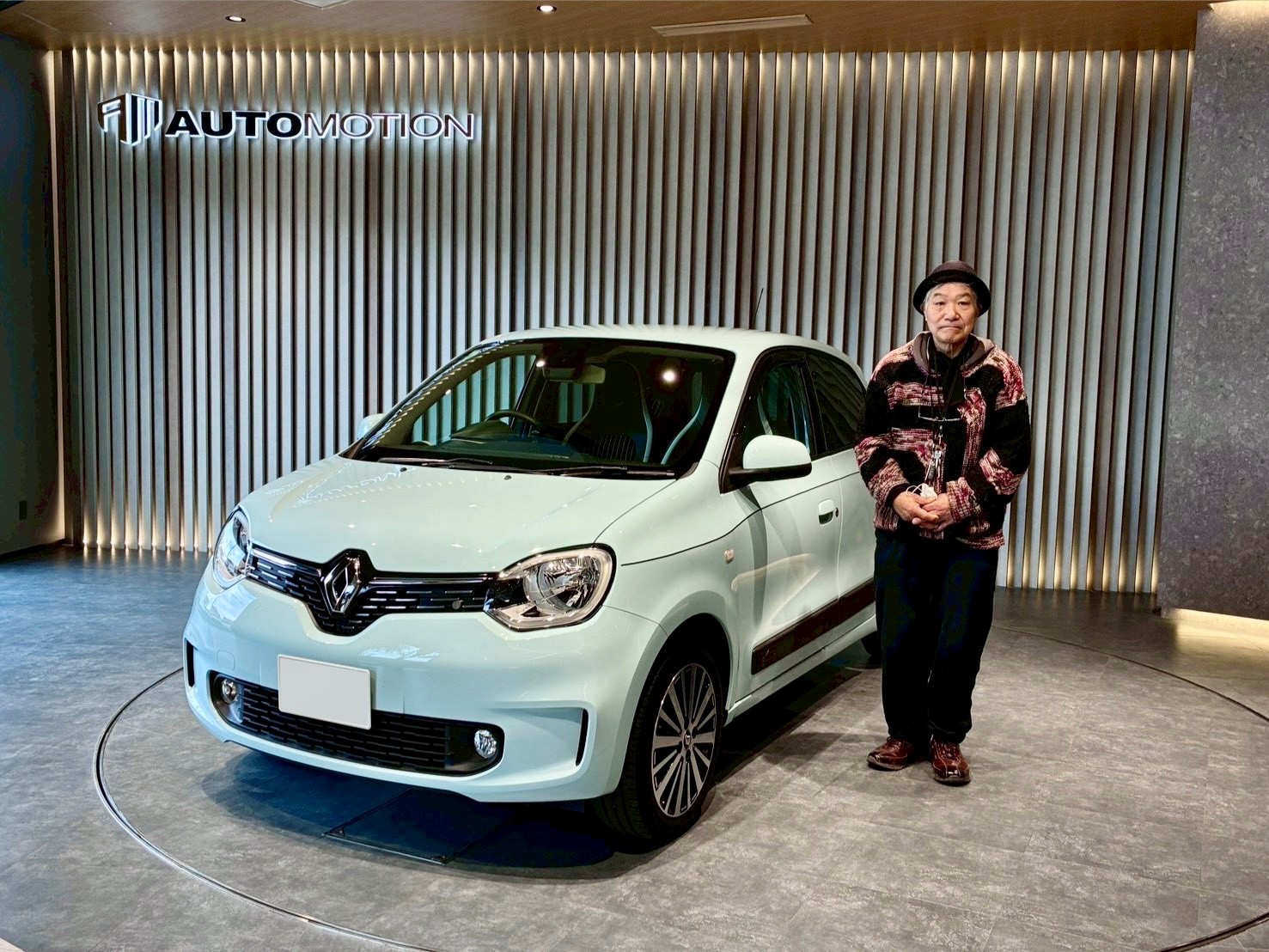 2月1日：ご納車 H様 ルノートゥインゴ