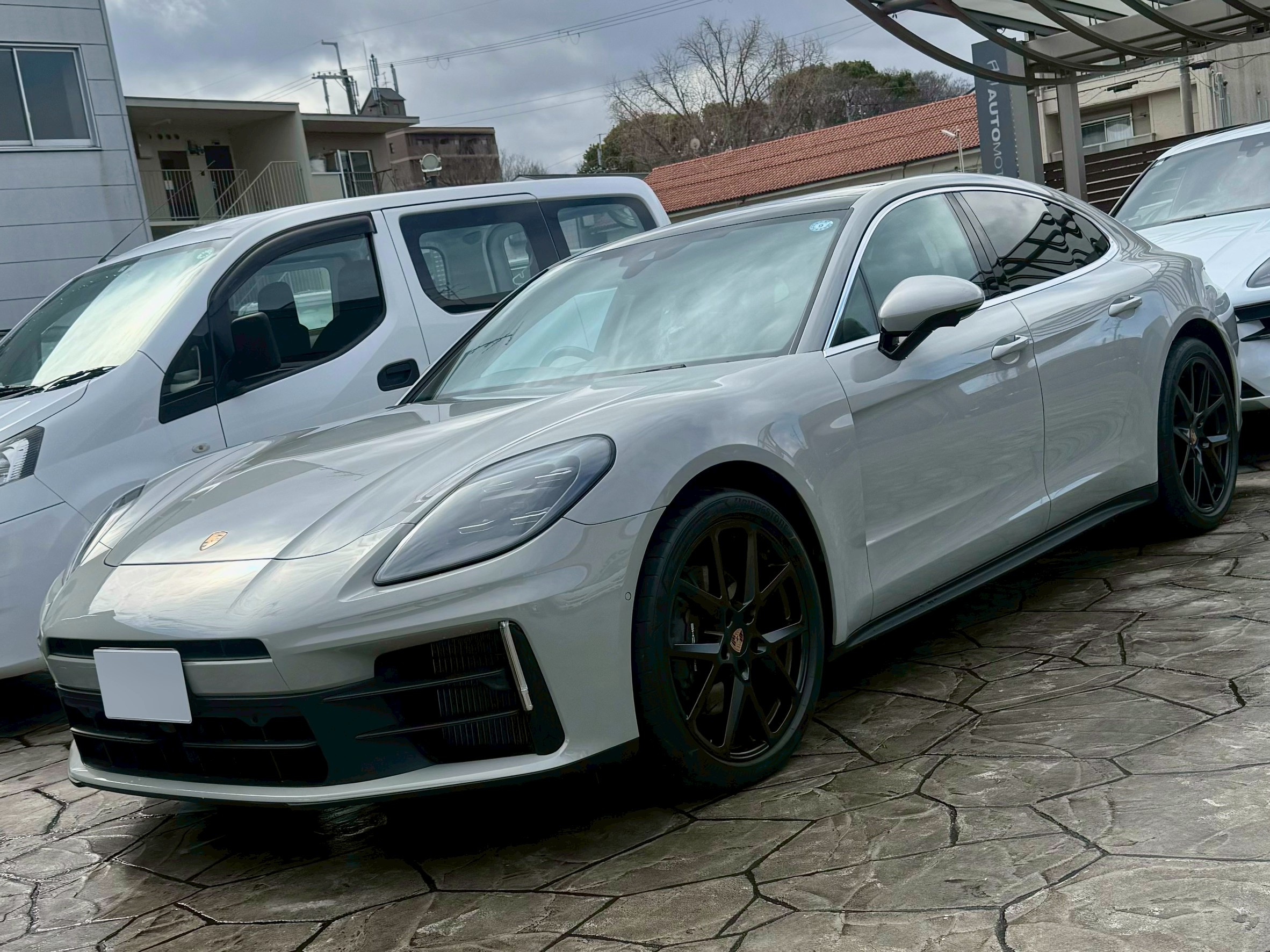 2月9日：ご納車 P様 ポルシェ パナメーラ