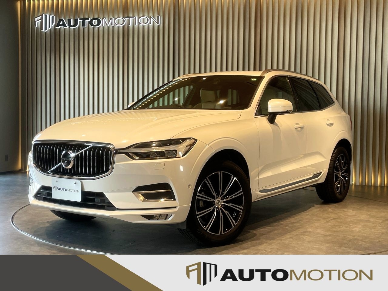 ボルボXC60　白　H30年