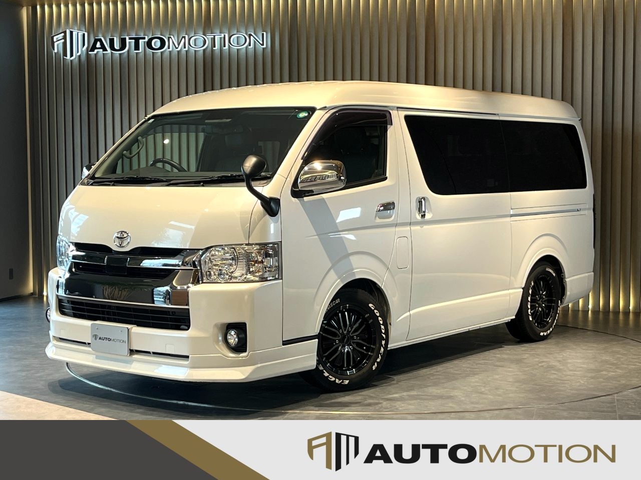 ハイエース　白　R2年