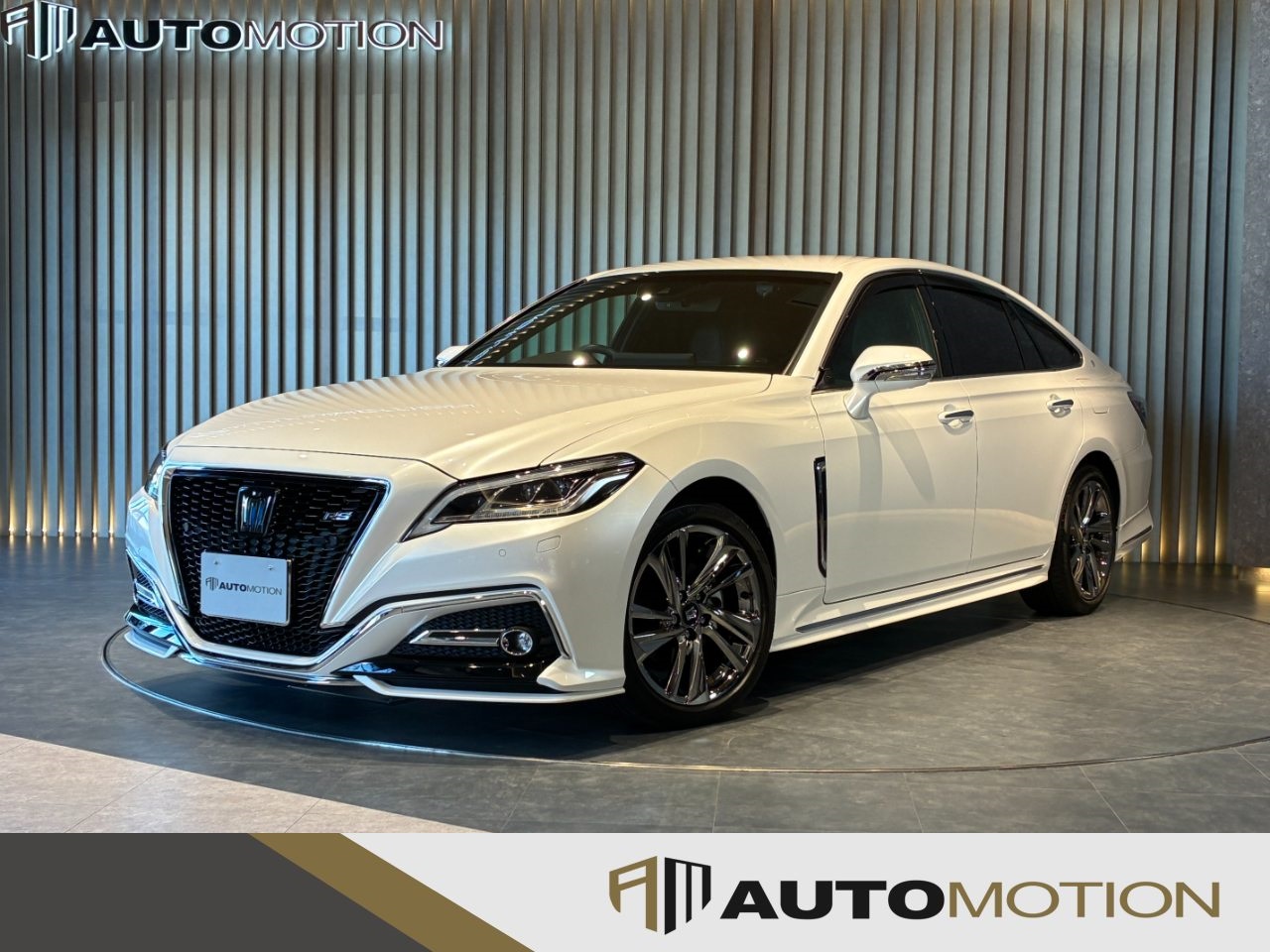 クラウンハイブリッド　白　R3年