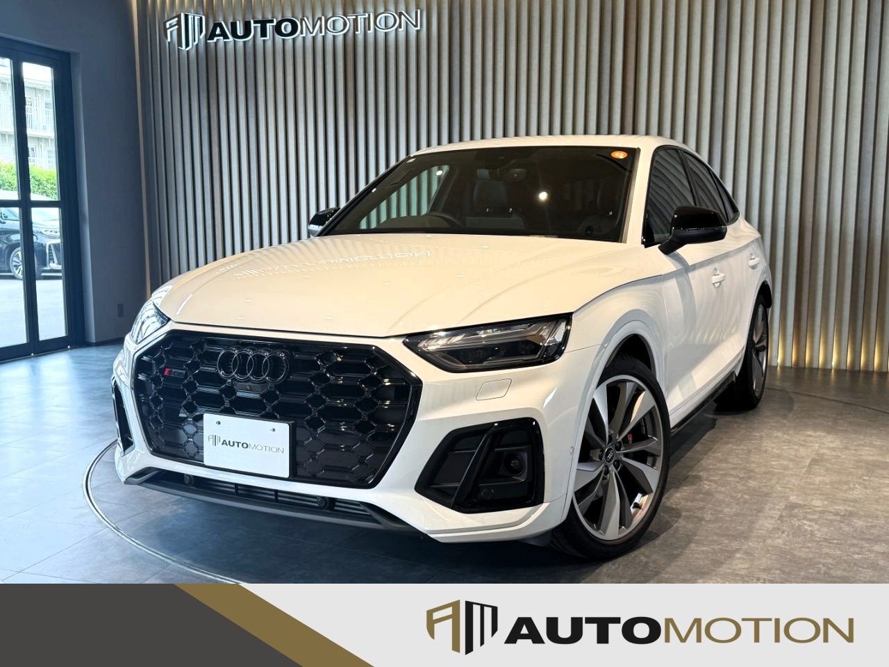 アウディSQ5スポーツバック　白　R5