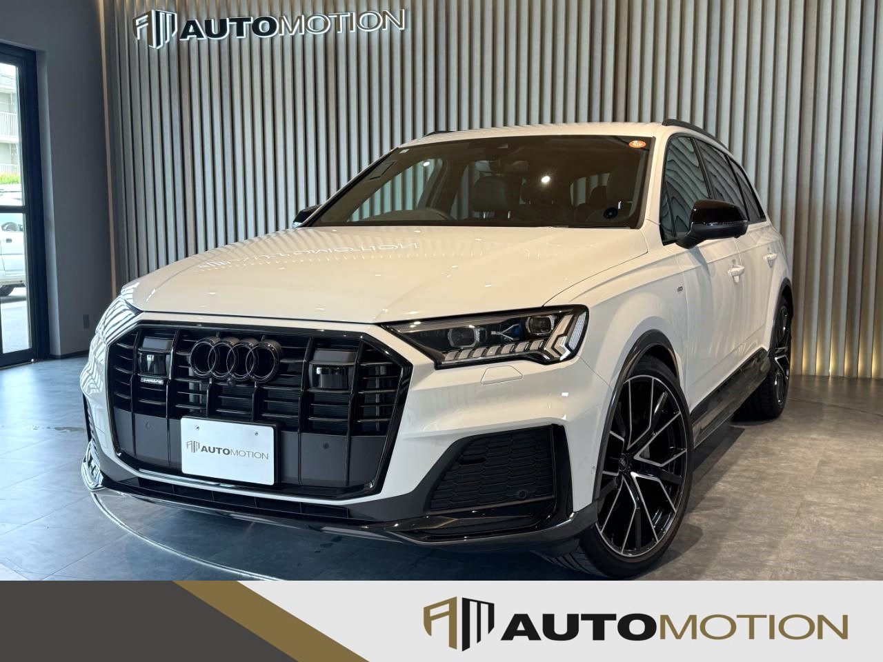アウディQ7　白　R5