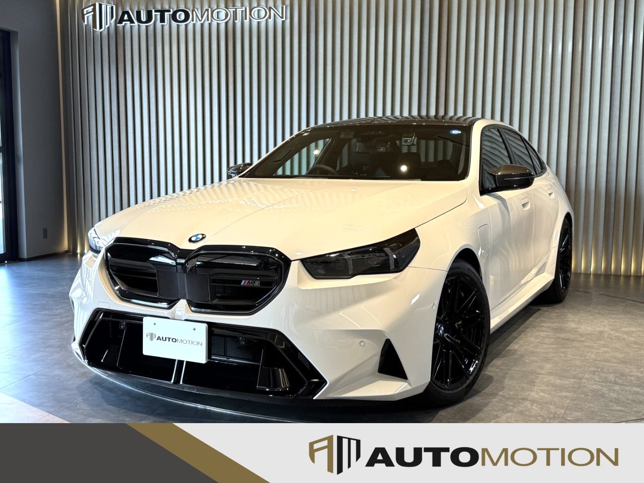 BMWM5　白　R7