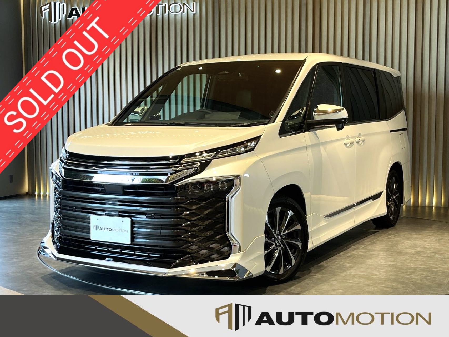 ヴォクシー　白　R6年