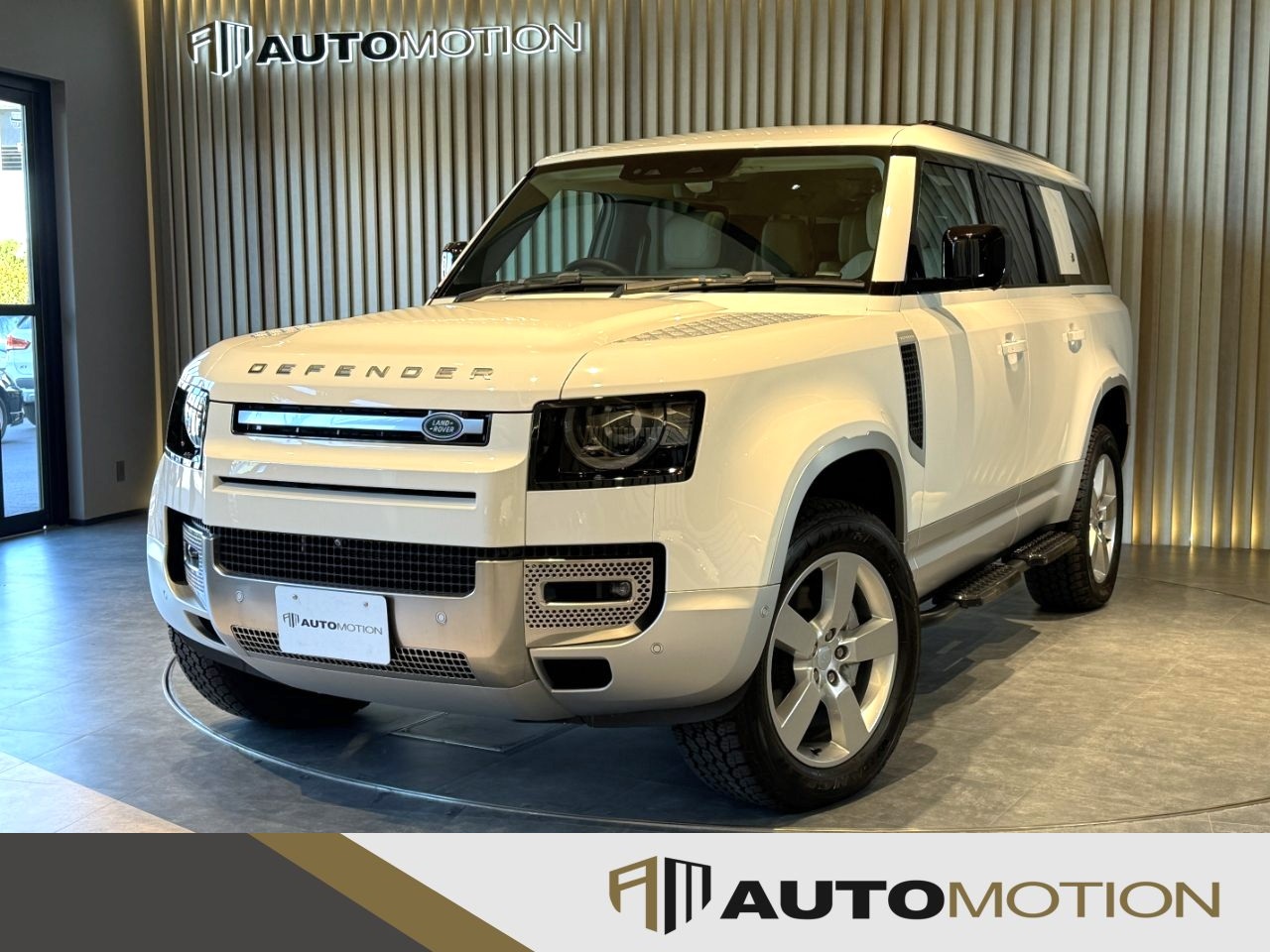 ランドローバーディフェンダー　白　R5