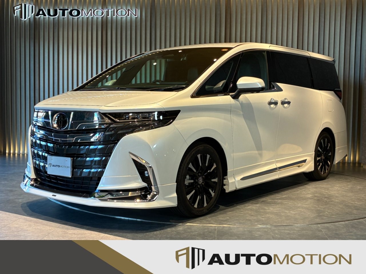 アルファード　白　R6年